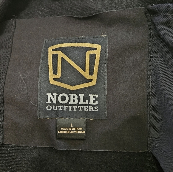 NOBLE Equestrian Pinnacle Jacket in black. Size Large - Picture 14 of 16